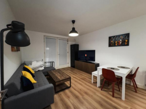 Imperial Stays- Parking, 4K TVs, Central, WIFI and more!